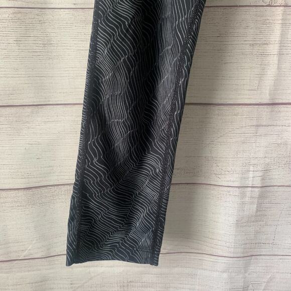 Nike Dri-Fit Capri Yoga Pants Black w/ Light Grey Pattern Back Hip Pocket M - Picture 4 of 11